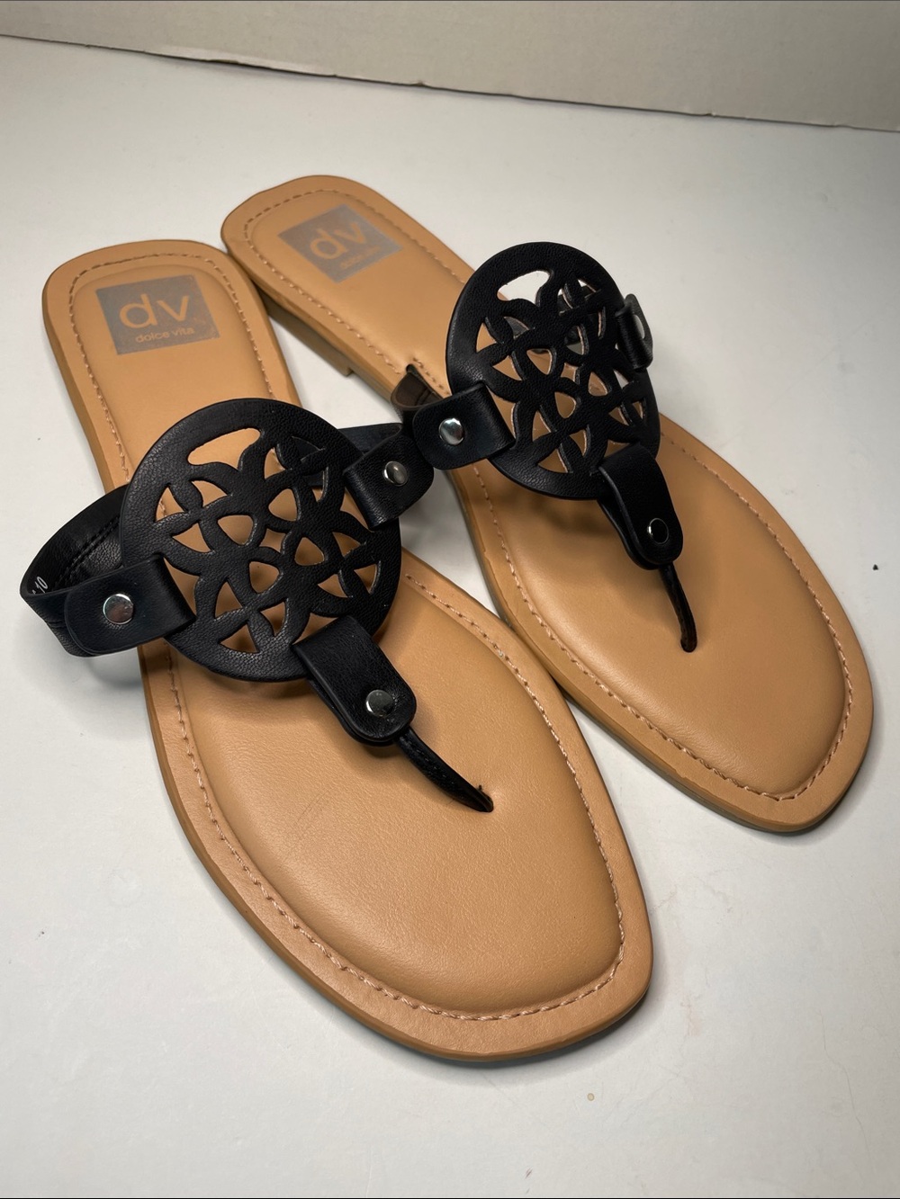 DV by Dolce Vita Women's Size 10 Jalisca Black and Tan Cutout Thong Sandals